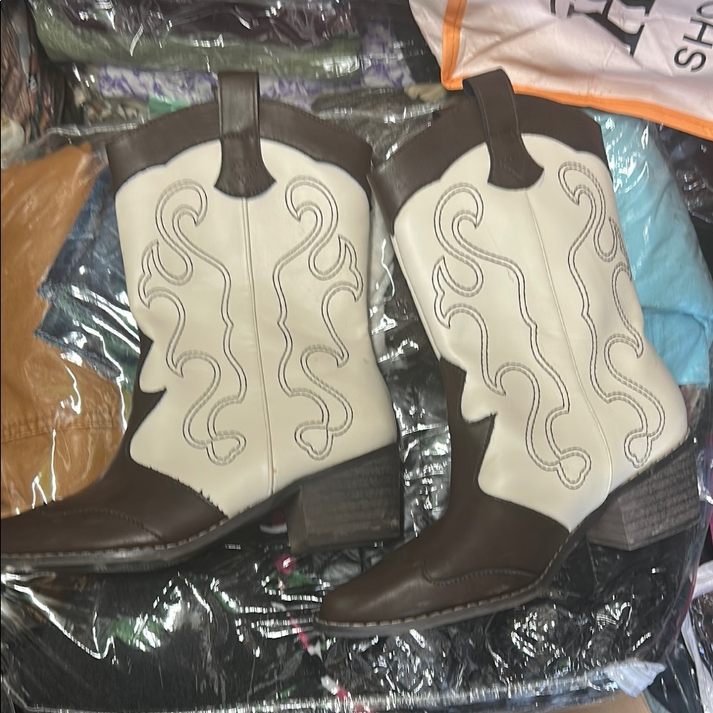 Elegant Black Cowboy boots